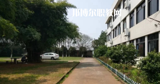蘭溪市第六中學(xué)地址在哪里，哪個(gè)地區(qū)，哪個(gè)城市?