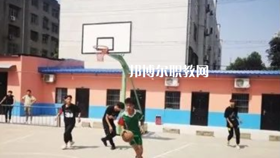 2023陜西渭南商貿(mào)技工學(xué)校多少錢 陜西渭南商貿(mào)技工學(xué)校各專業(yè)學(xué)費收費標準