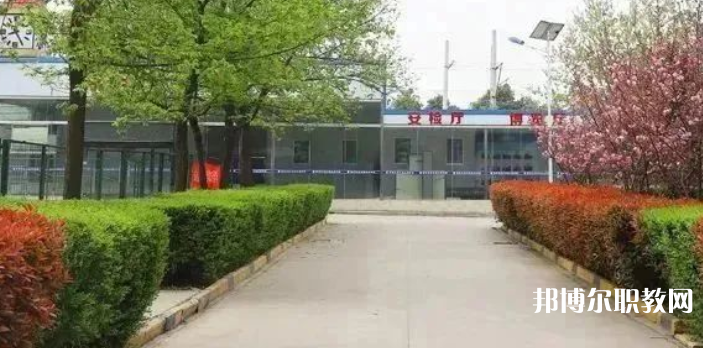 西安軌道交通技師學院地址，乘車路線