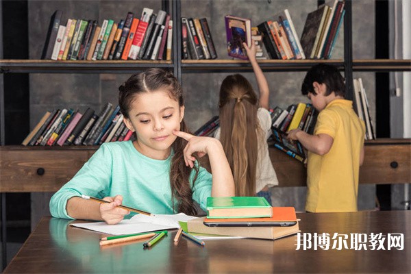 河南哪里的中職學校能讀計算機無人機技術專業(yè)