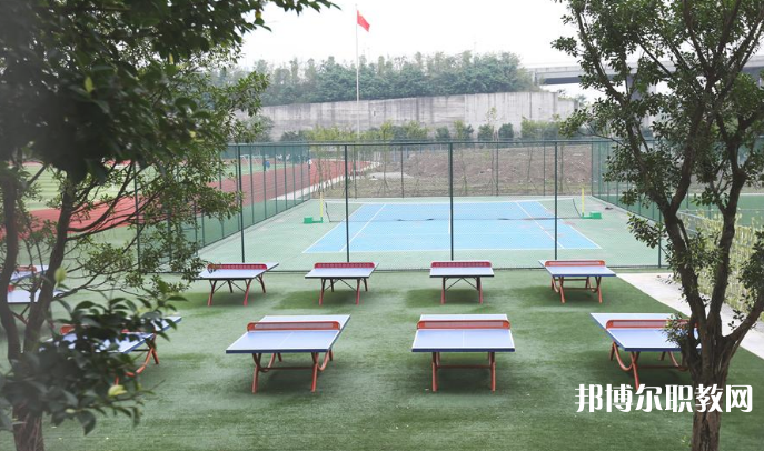 重慶2024年中專學(xué)?？刹豢梢钥即髮W(xué)