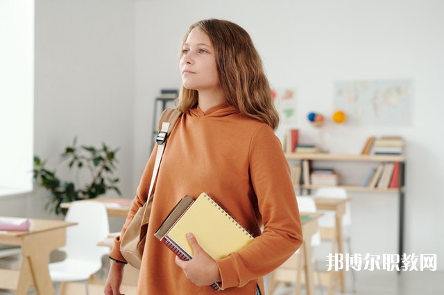 湖南哪里的中專學校能讀計算機平面設(shè)計專業(yè)專業(yè)