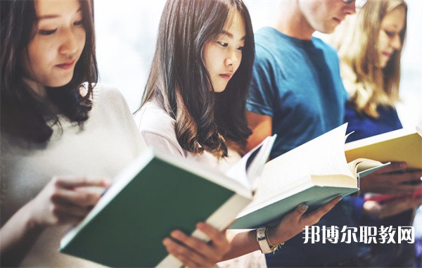 廣東哪里的職業(yè)中學(xué)能讀美術(shù)繪畫(huà)專(zhuān)業(yè)
