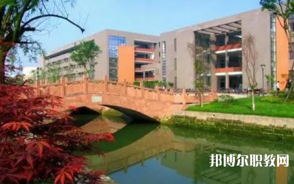 2024桂林市藝術(shù)學(xué)校招生計(jì)劃 招生人數(shù)是多少(附要求、條件、對(duì)象)