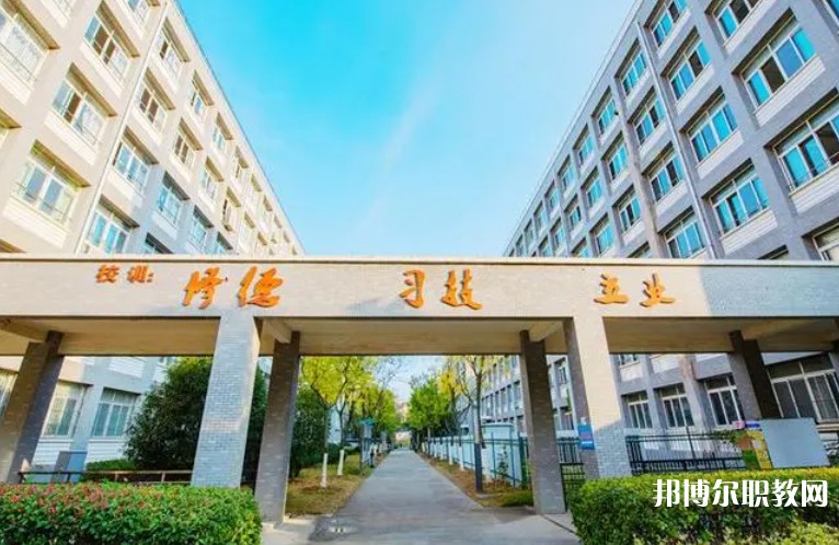 2024青島西海岸新區(qū)職業(yè)中等專業(yè)學(xué)校招生計劃 招生人數(shù)是多少(附要求、條件、對象)