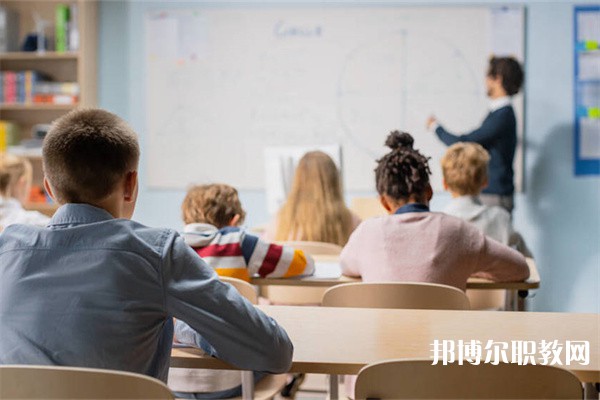 廣西哪里的中專(zhuān)學(xué)校能讀商務(wù)外語(yǔ)專(zhuān)業(yè)