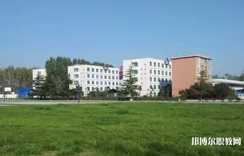 青島博愛成人中等專業(yè)學(xué)校地址，乘車路線