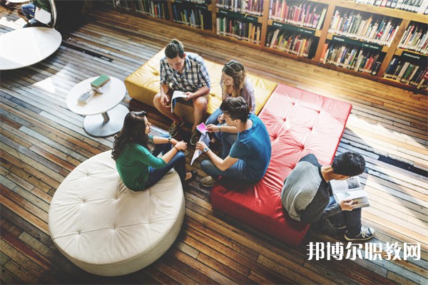 貴州哪里的中職學校能讀空中乘務專業(yè)