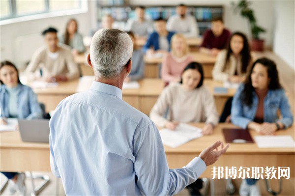 湖南哪里的中專學校能讀智能機器人專業(yè)