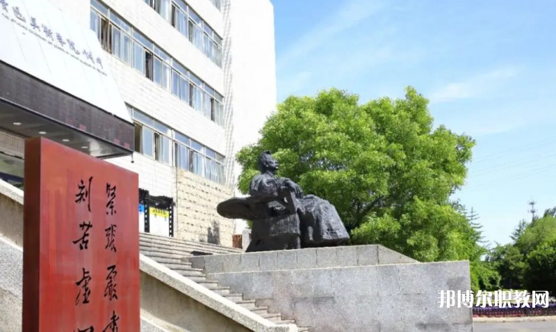 2025魯迅美術(shù)學(xué)院附屬中等美術(shù)學(xué)校招生計(jì)劃 招生人數(shù)是多少(附要求、條件、對(duì)象)
